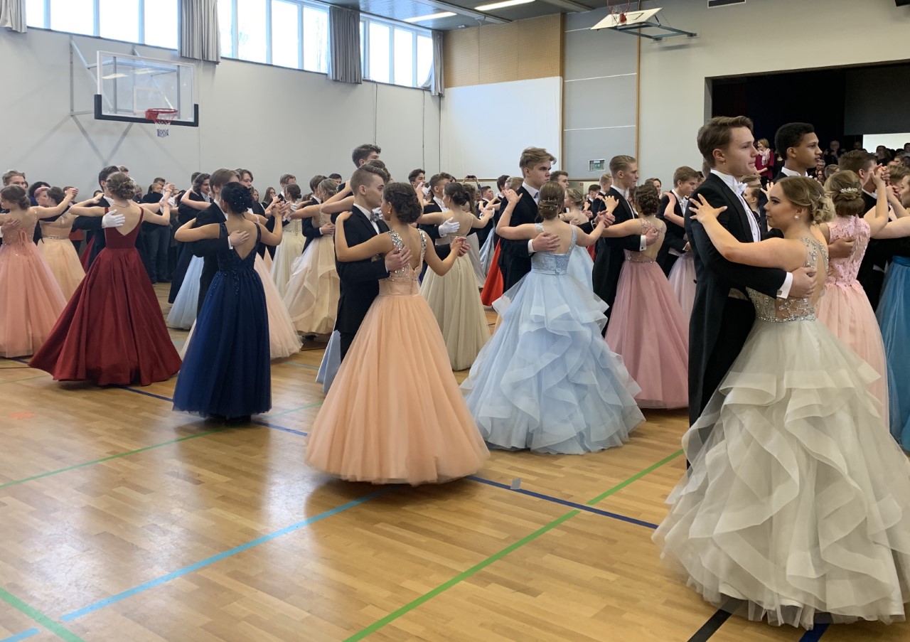 Klassikan kevään 2021 wanhat tanssivat pe 3.9.